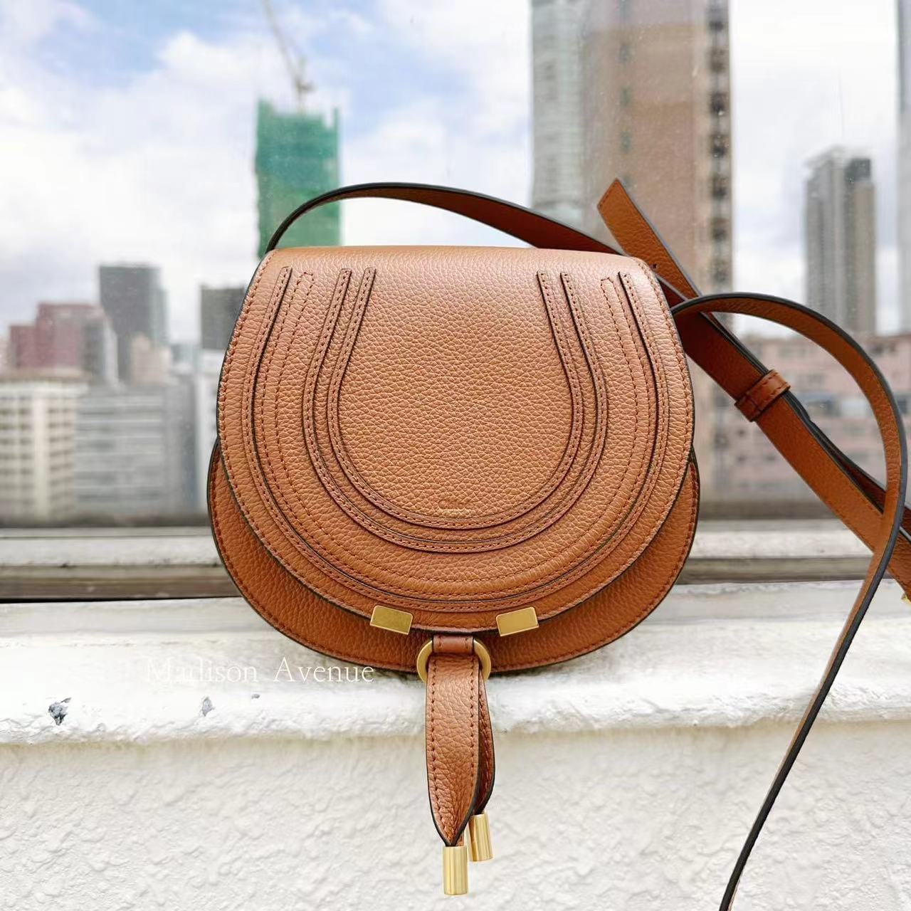 CHLOE “Marcie” スモールサドルバッグ (TAN)