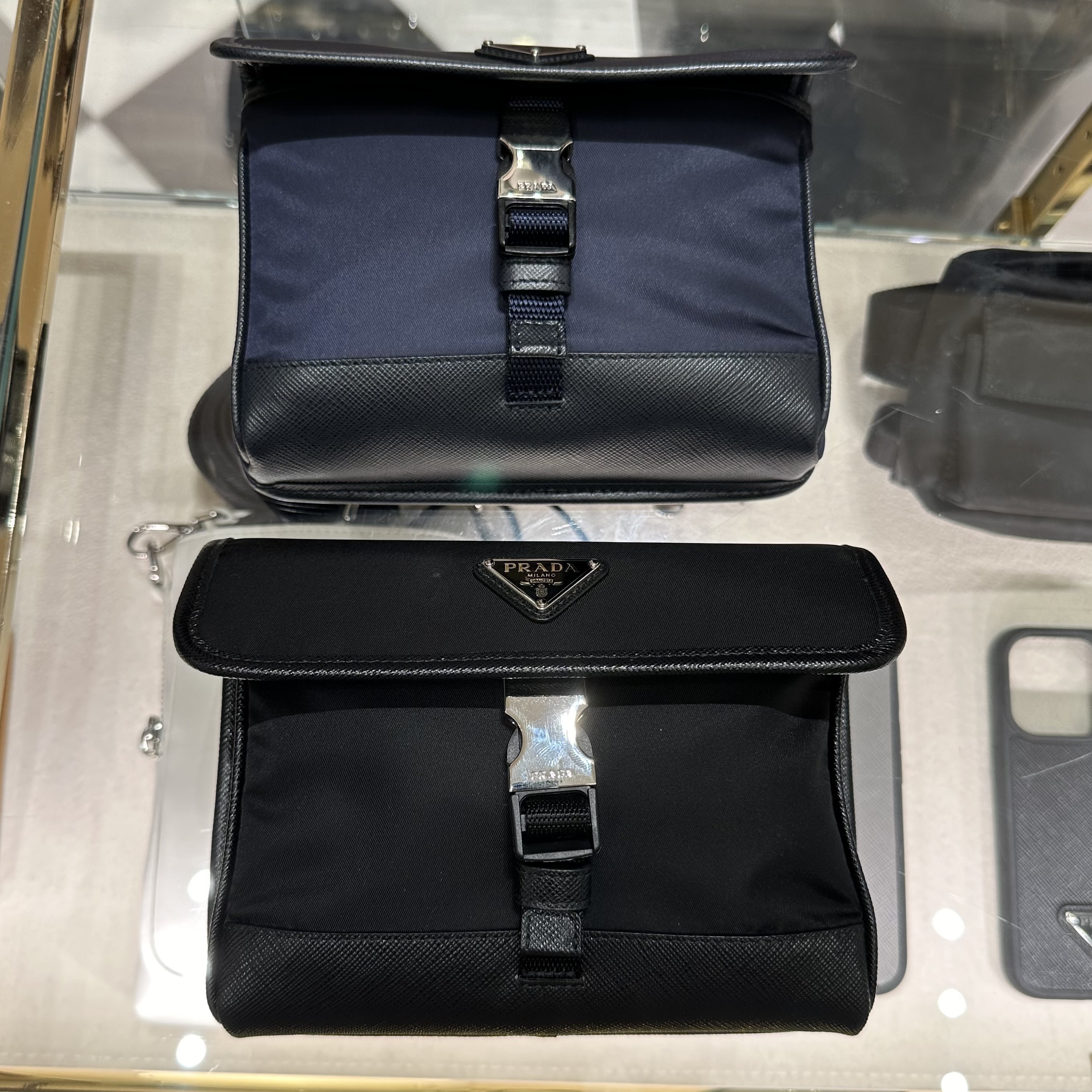 直営 PRADA Re-Nylon サフィアーノレザー スマホ ショルダー