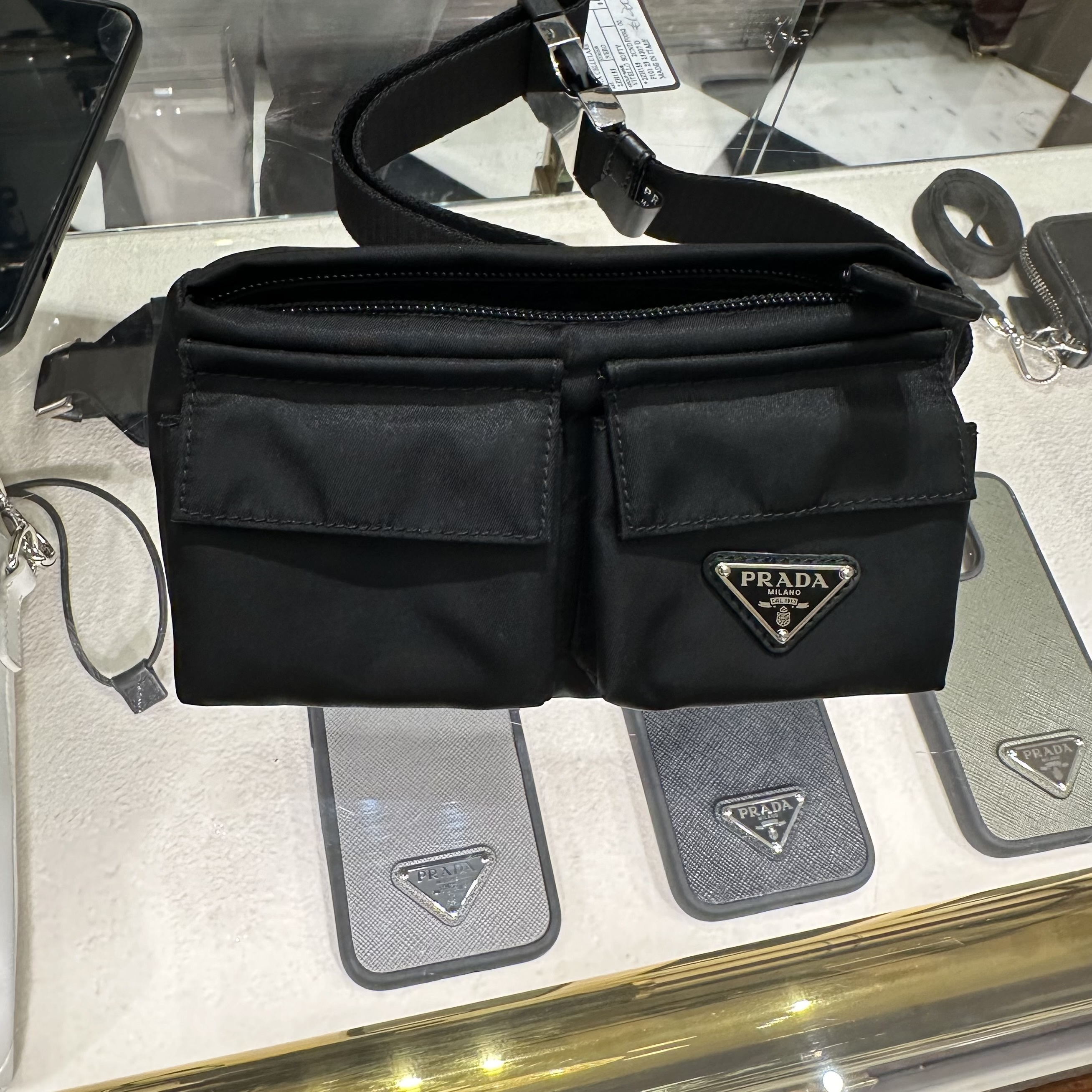 超レア PRADA スマホ ボディバッグ ウエストポーチ2WAY 直営