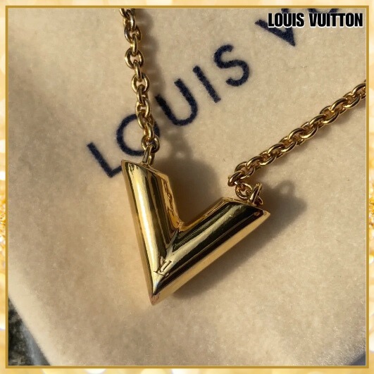 【Louis Vuitton】お揃いにも♡エッセンシャルVネックレス
