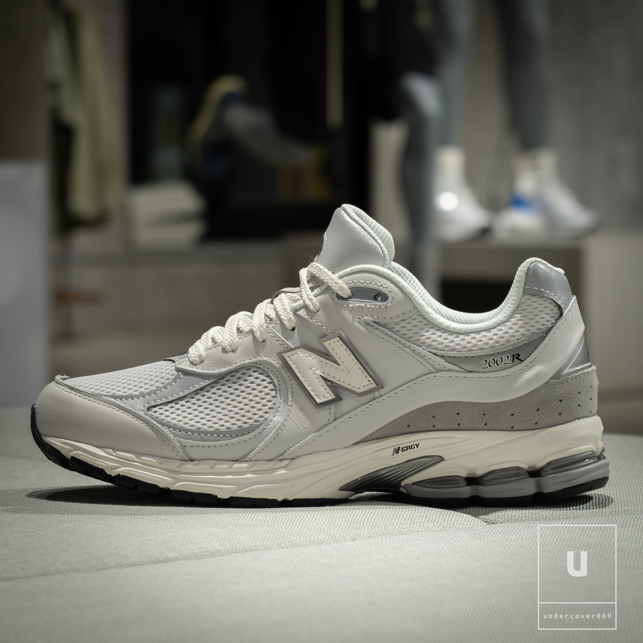 スニーカー NEW BALANCE ML2002R unisex running shoes