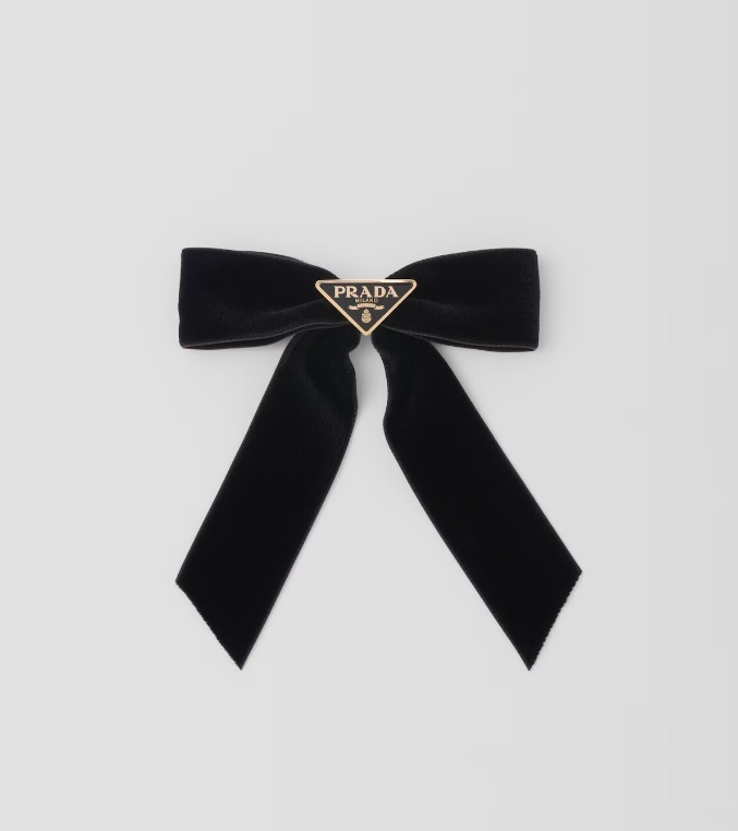 《送料無料》 PRADA Velvet hair clip