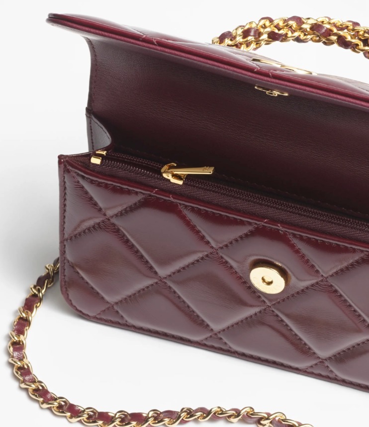 【可愛い♡】シャネル CHANEL フラップ フォンケース 国内即発】奇跡の入荷！CHANEL フラップフォンケース ブラック