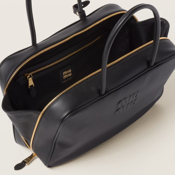 《上品な抜け感の逸品》【MiuMiu】フロントロゴ入りレザーバッグ