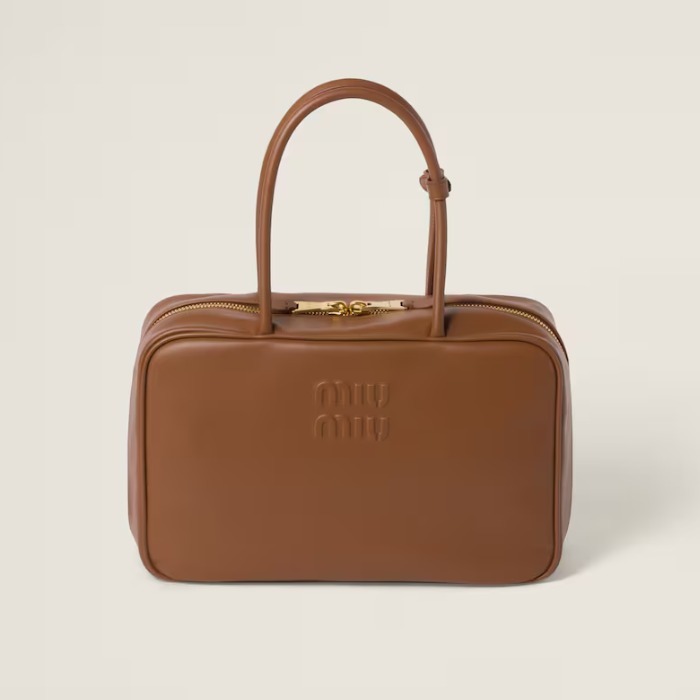《上品な抜け感の逸品》【MiuMiu】フロントロゴ入りレザーバッグ