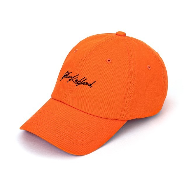 BLACKBLONDのBBD Script Logo Cap 全2色