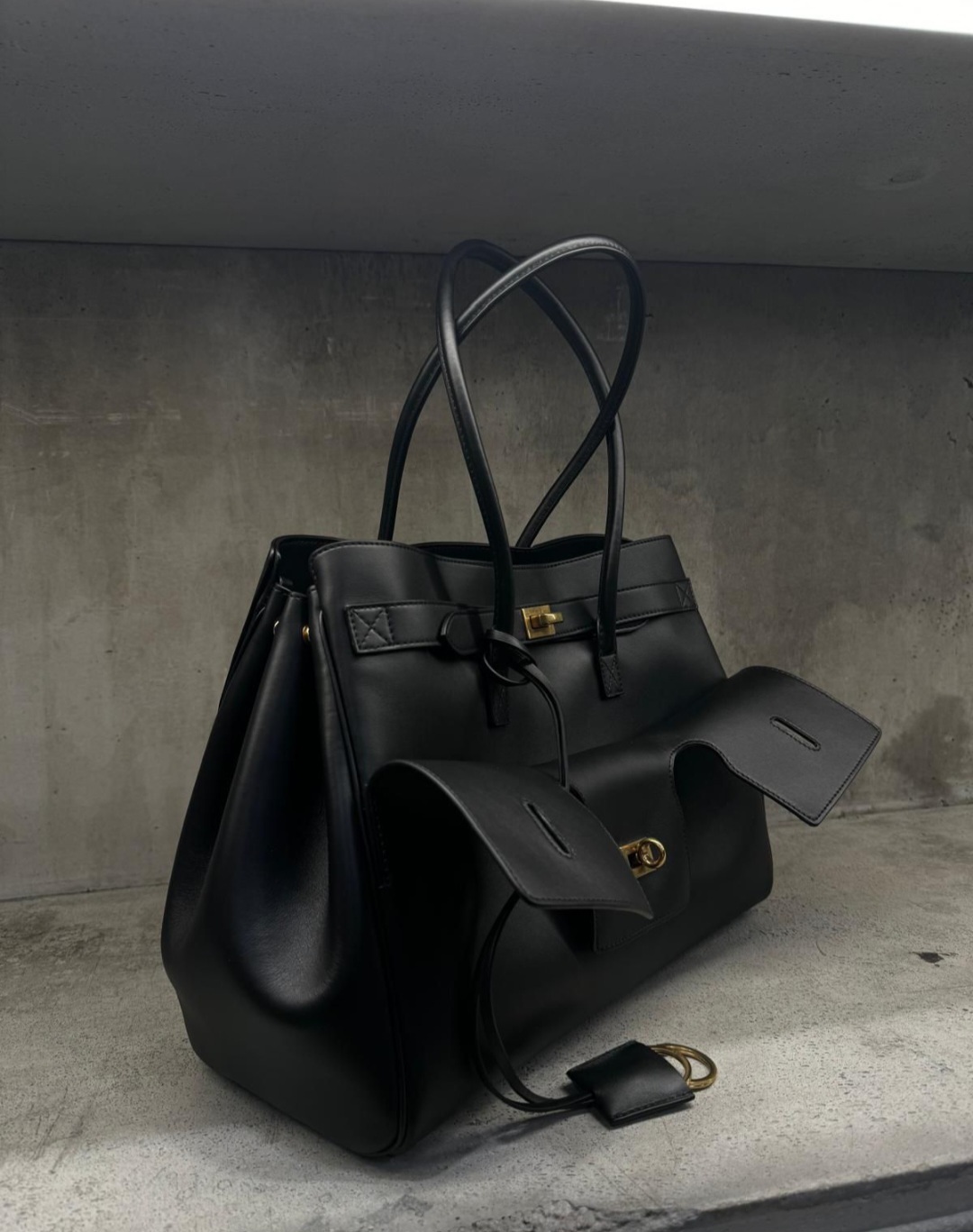 24AW】BALENCIAGA BEL AIR M ショルダー バッグ レザー ロゴ
