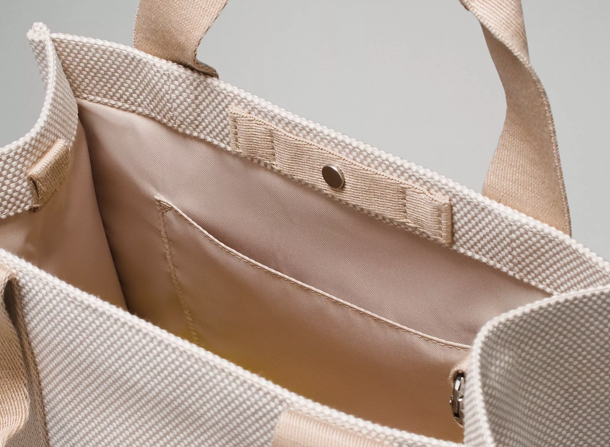 人気【lululemon】2トーンキャンバストートバッグ 4.5L★送料込