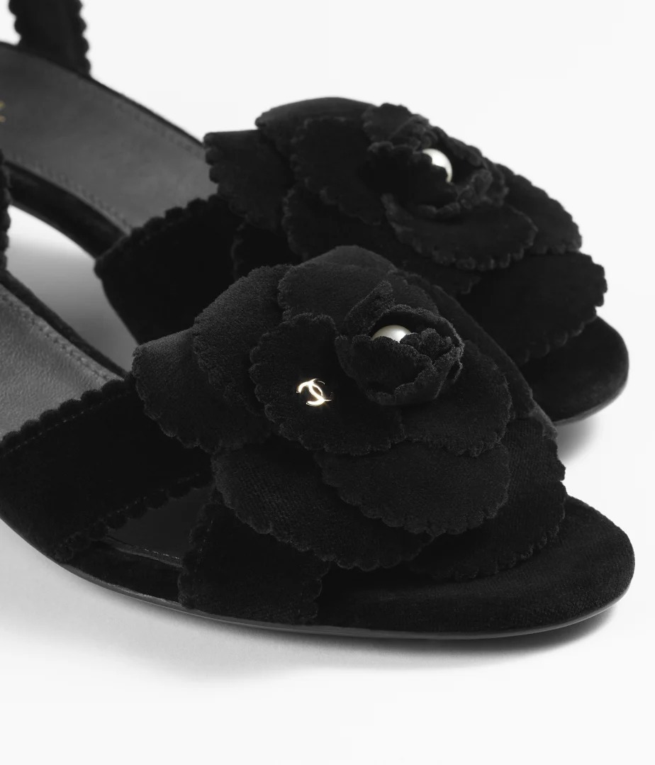 24B 【CHANEL】足元をエレガントに魅せる★ ベルベット サンダル 24B》エレガントで上品♪【CHANEL】シャネル サンダル