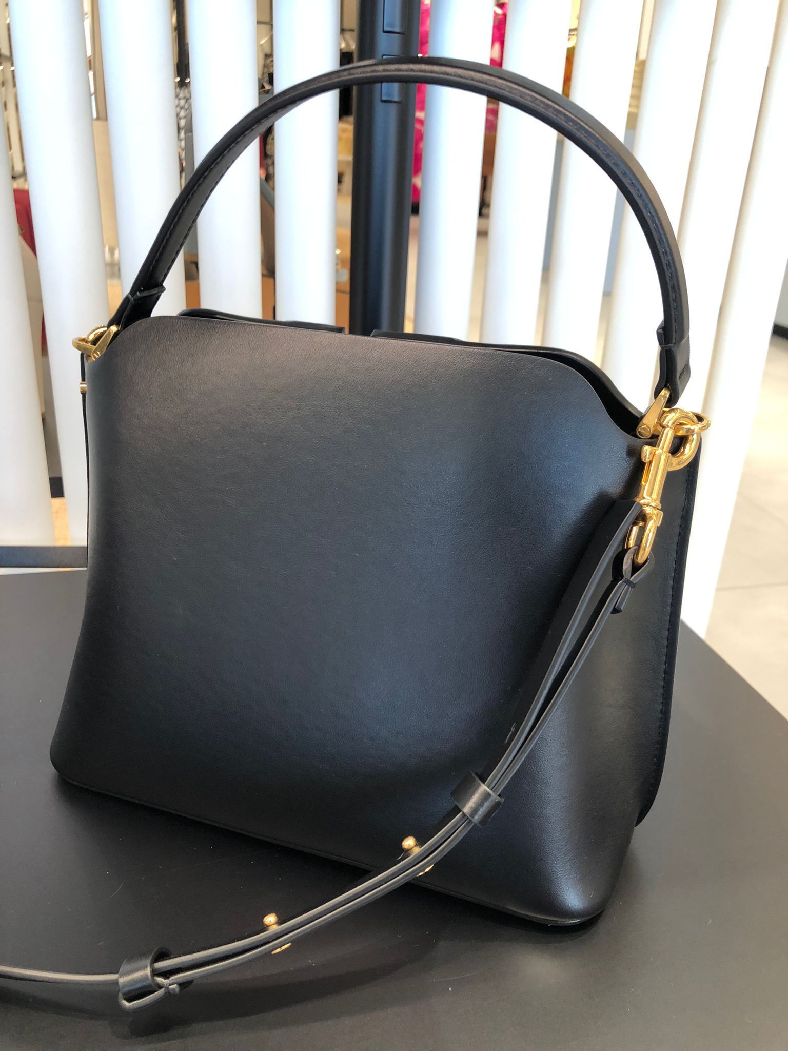 VALENTINO Vロゴ Fill Me カーフスキン トートバッグ 関税込☆VALENINO☆FILL ME カーフスキン トートバッグ