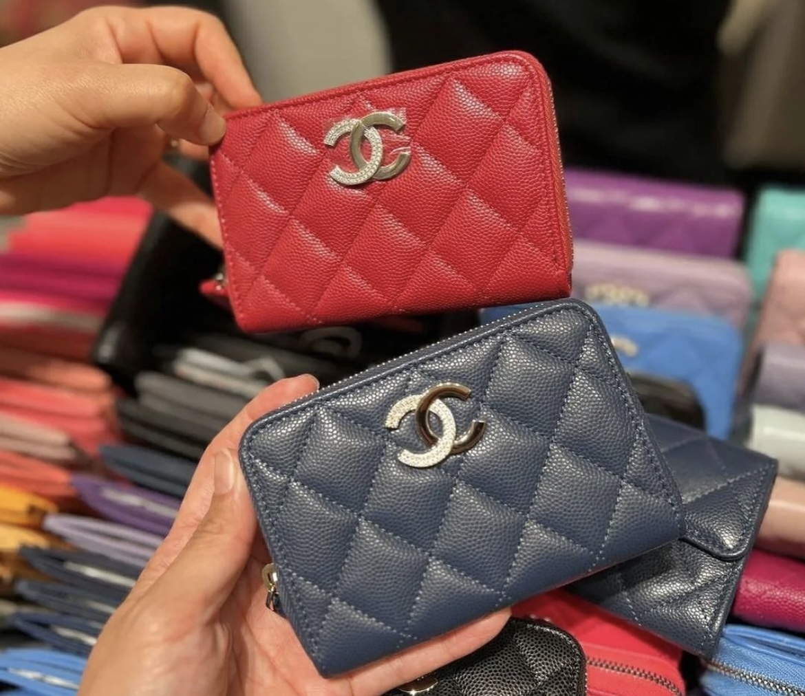 絶妙カラー 今期のカラーと限定マーク CHANELジップコインパース