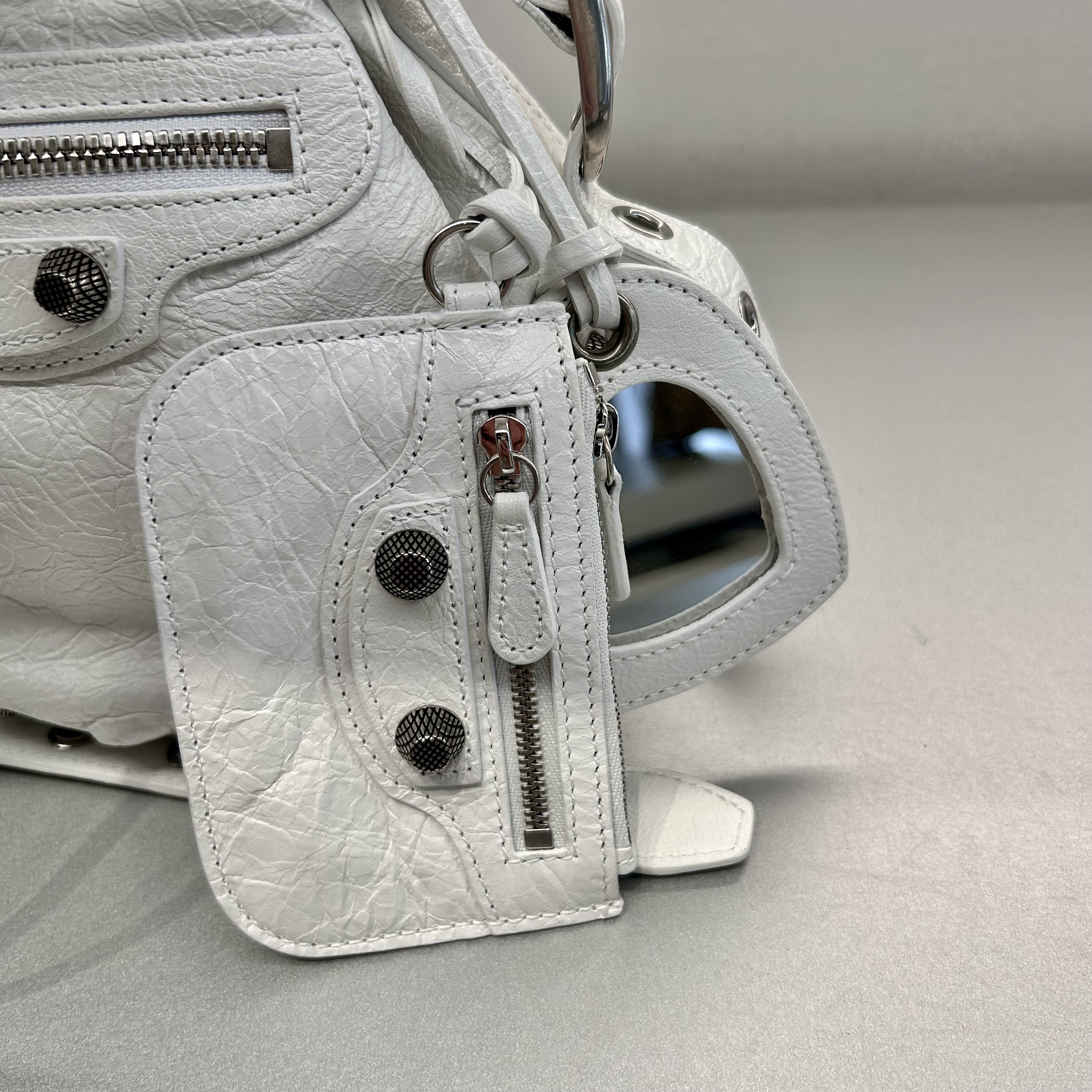 【VIPセール】BALENCIAGA バレンシアガ バッグ 748197 VIPセール☆Balenciaga☆Le Cagole ハート レザー ミニバッグ
