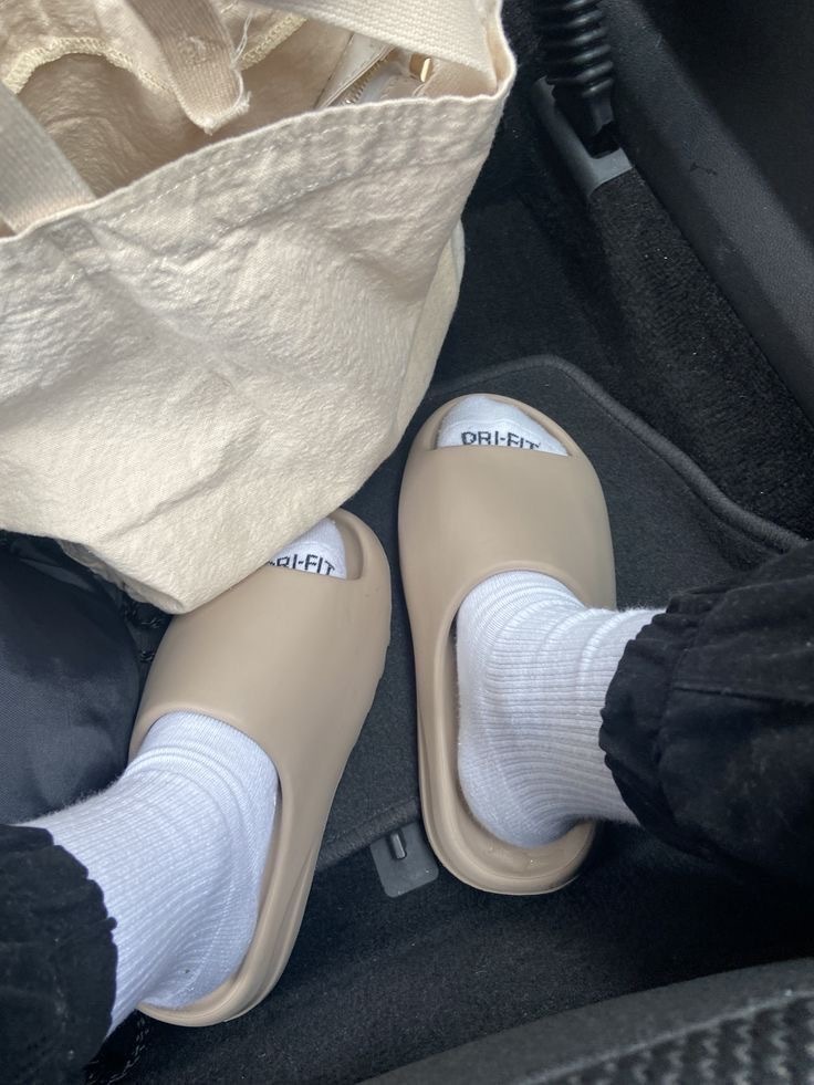 Adidas アディダス Yeezy イージーSlide スライド \