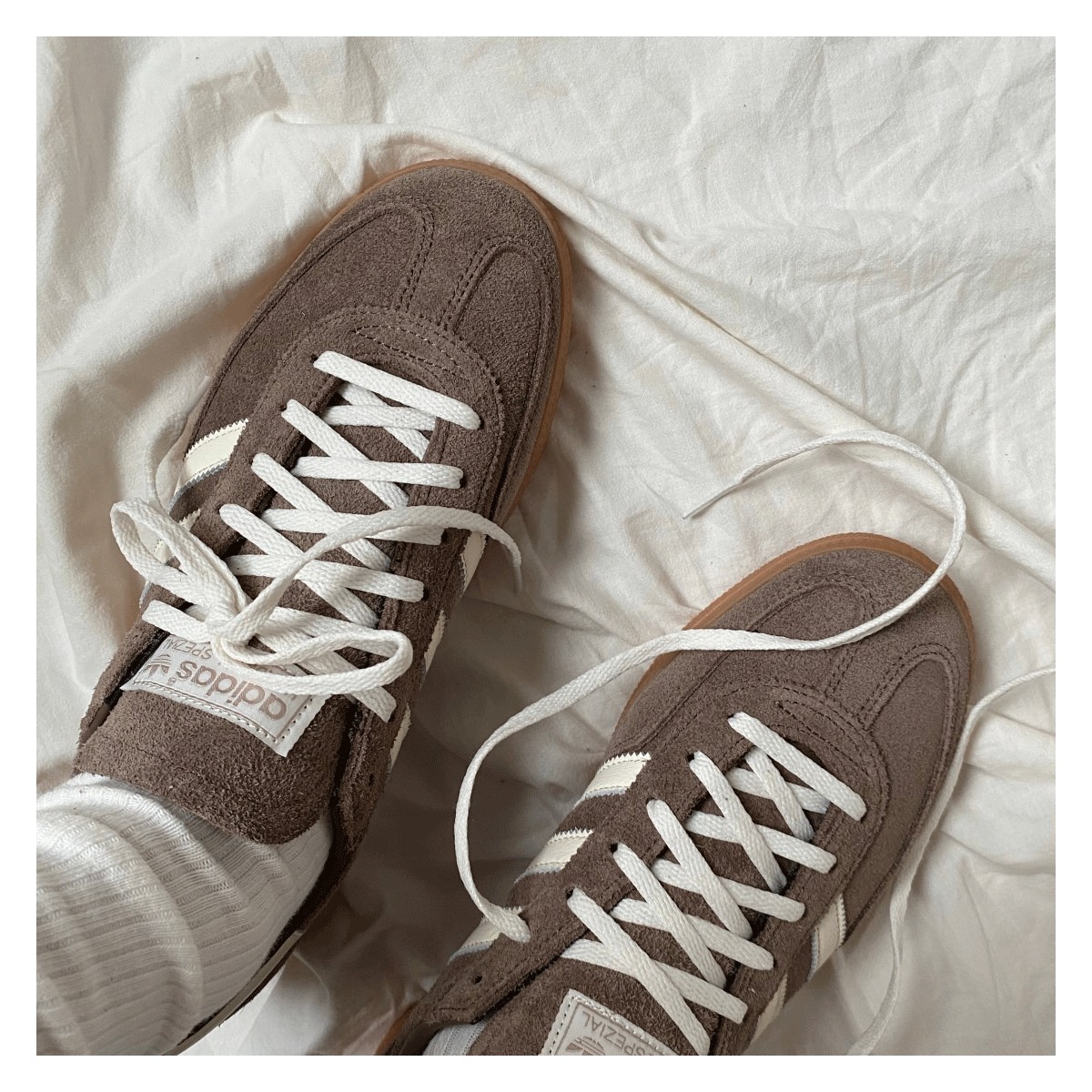 ★ (W) Adidas Spezial Handball Earth Strata Off White