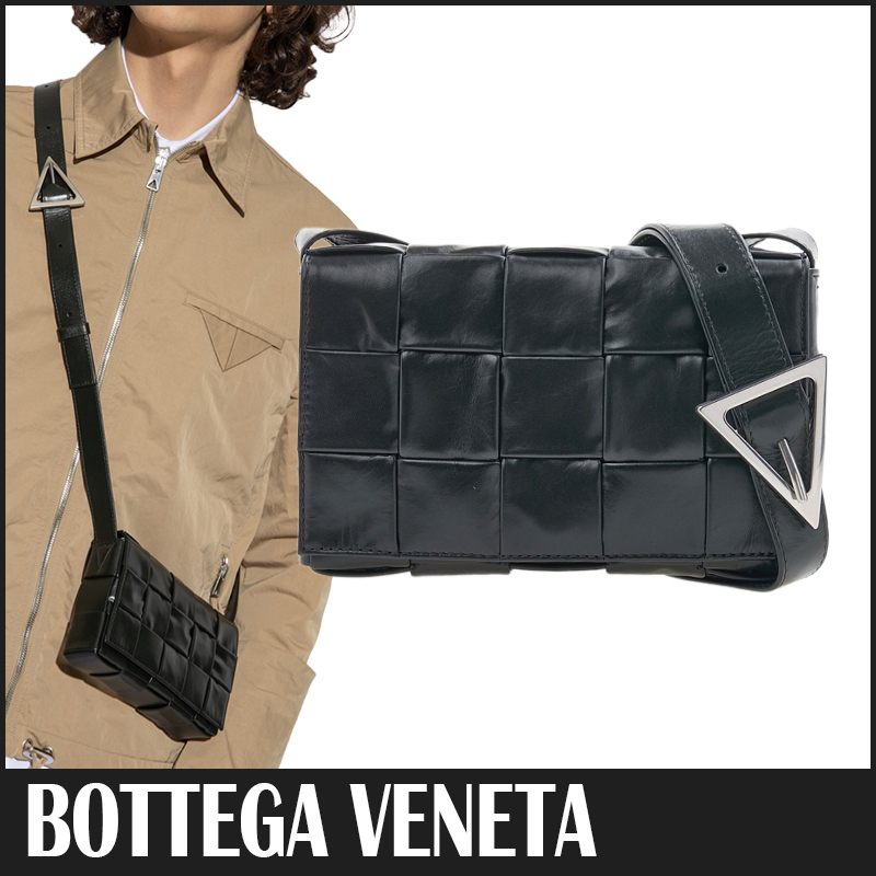 送料関税込☆BOTTEGA VENETA カセット ショルダーバッグ☆超人気
