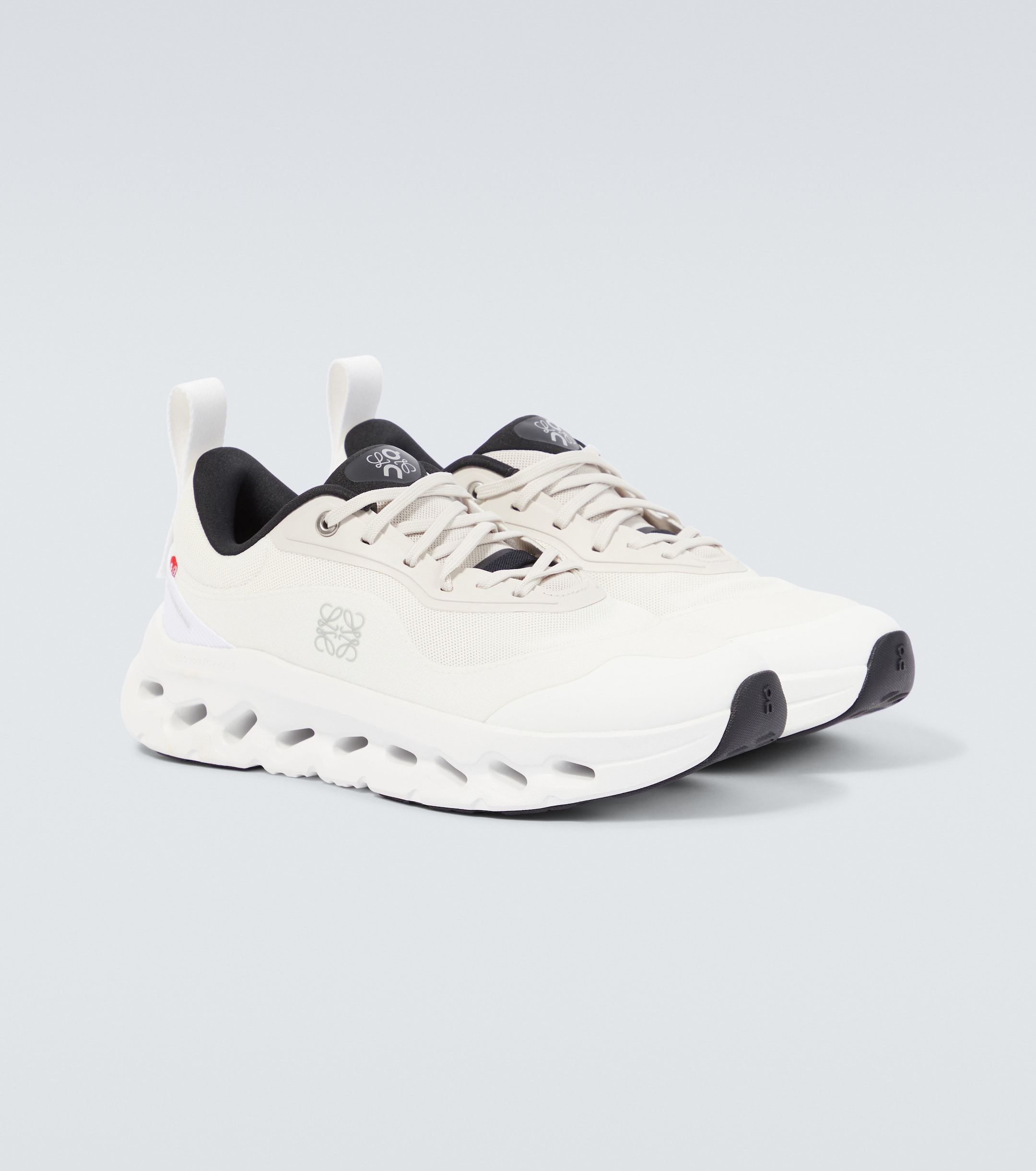 LOEWE☆関税込み☆x On Cloudtilt ランニング シューズ ◇Loewe◇x On Cloudtilt 2.0 ランニングシューズ Sand/White