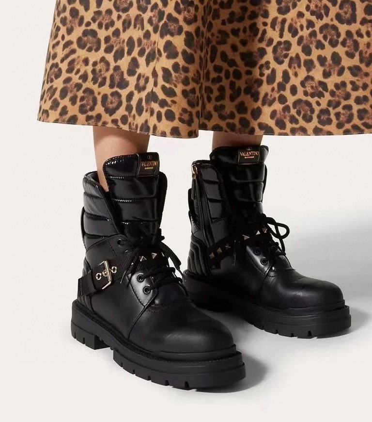 ★送料込★ VALENTINO ロックスタッズ ブーツ