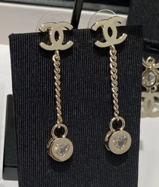【ハート＆CCロゴ♪】CHANEL シャネル ピアス 揺れるクリスタル 小粒CCマークが付けやすい 揺れるハートクリスタルCHANEL ピアス