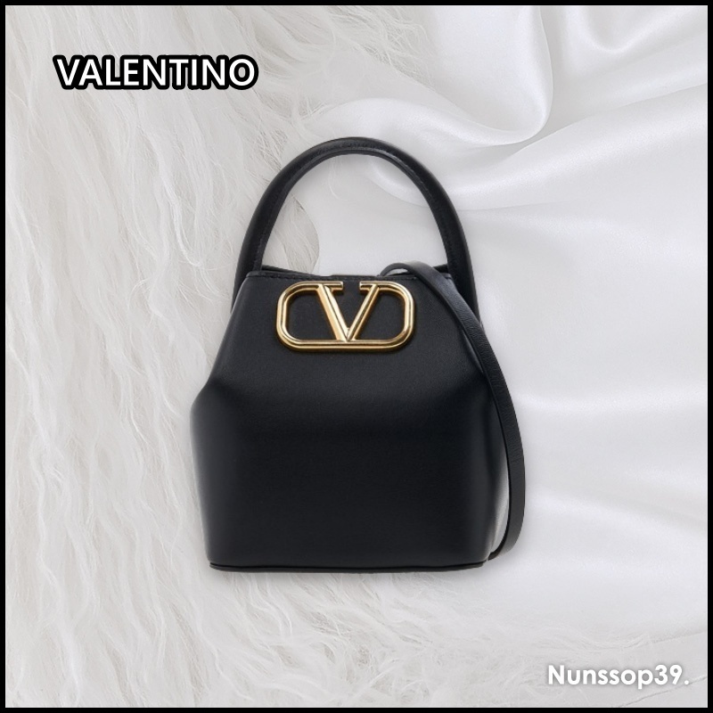 《VALENTINO》 V ロゴマイクロバケットバッグ