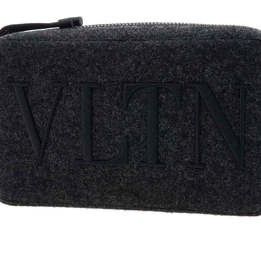 《VALENTINO》 VLTN ロゴクロスボディバッグ