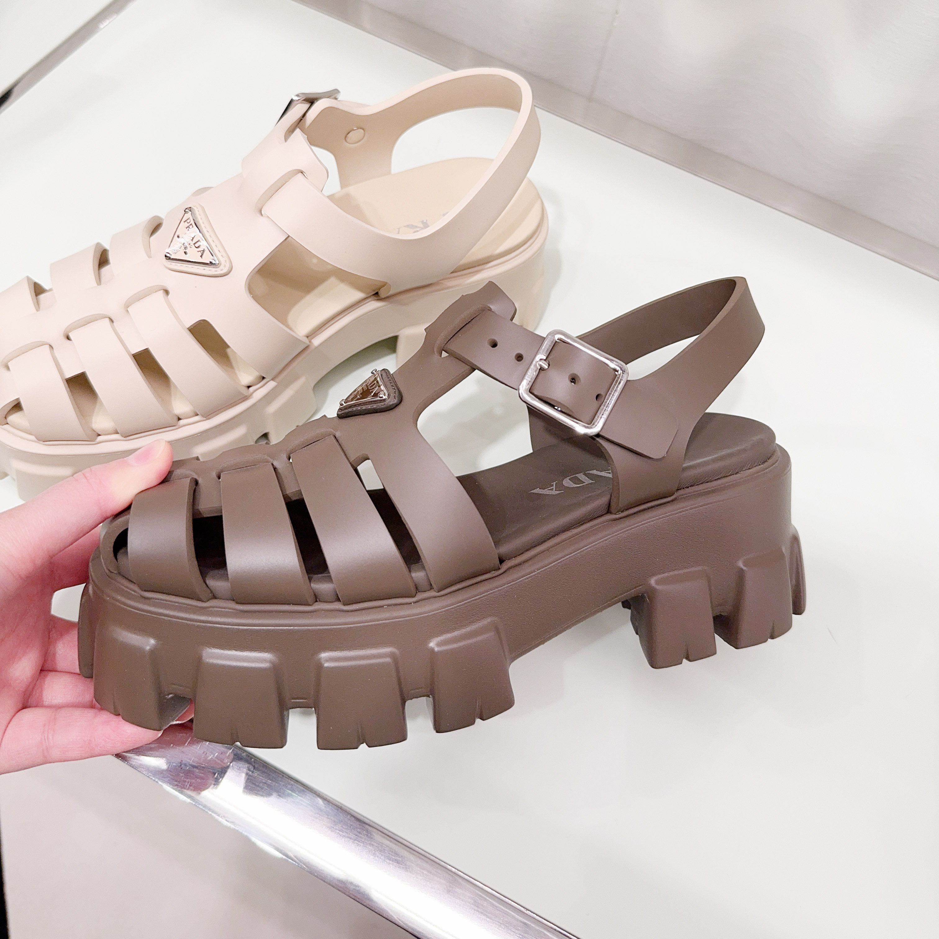 サンダル・ミュール PRADA | Classic Rubber Monolith sandals 1X853M