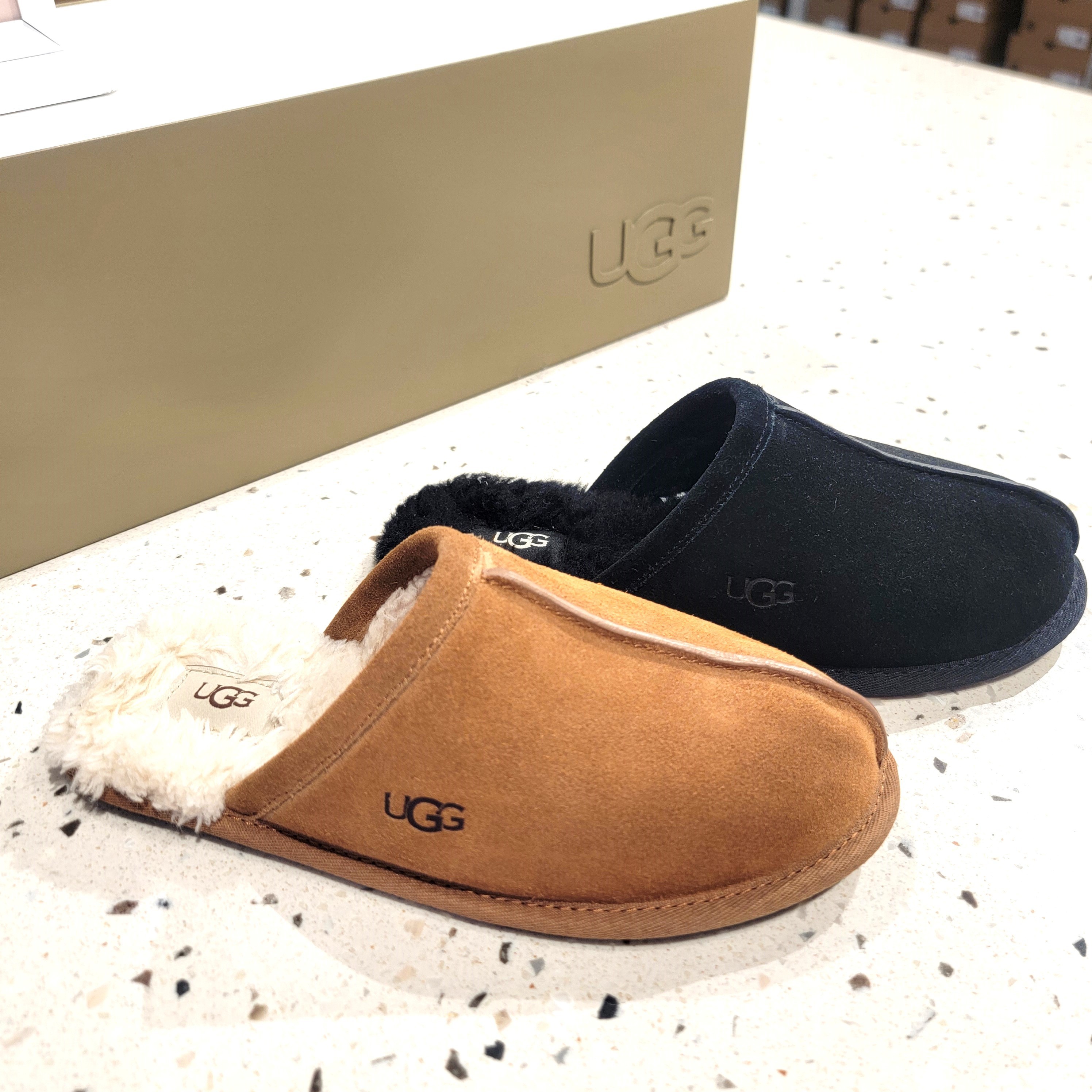 セール【UGG】ふわふわ♪ モコモコ♪カワイイ♪オシャレスリッパ