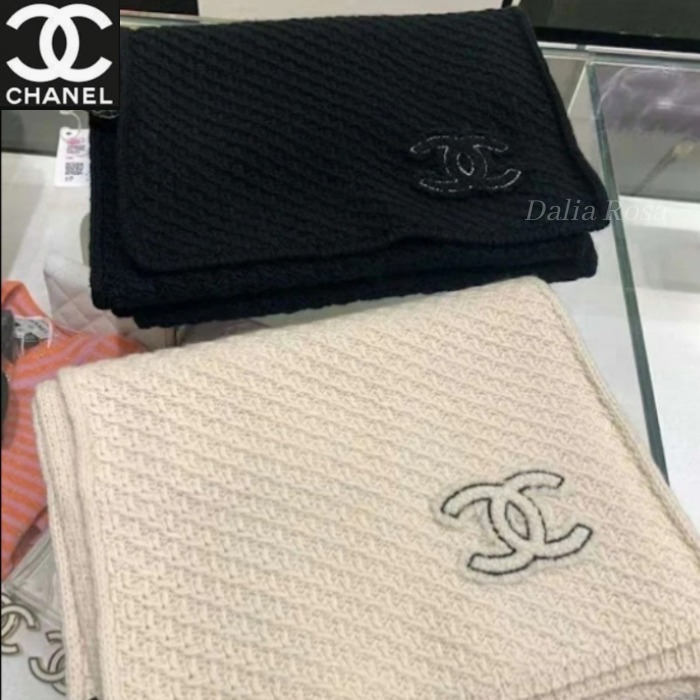 モノトーン♡大人可愛いロゴ【CHANEL】マフラー
