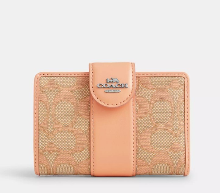 折りたたみ財布 COACH Medium Corner Zip Wallet In Signature CT922