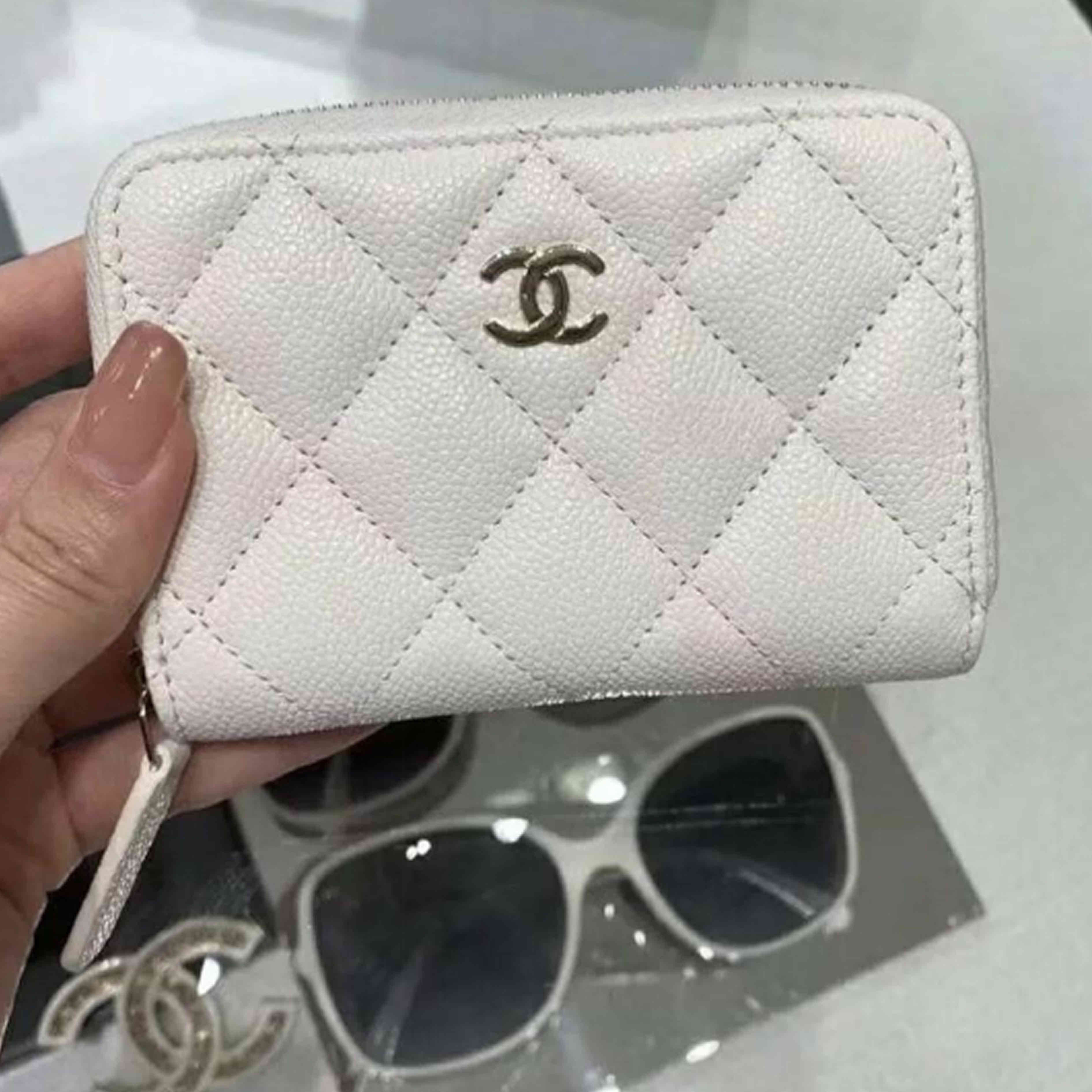 《大人気》CHANELクラシック ジップ コインパース ロゴ入り
