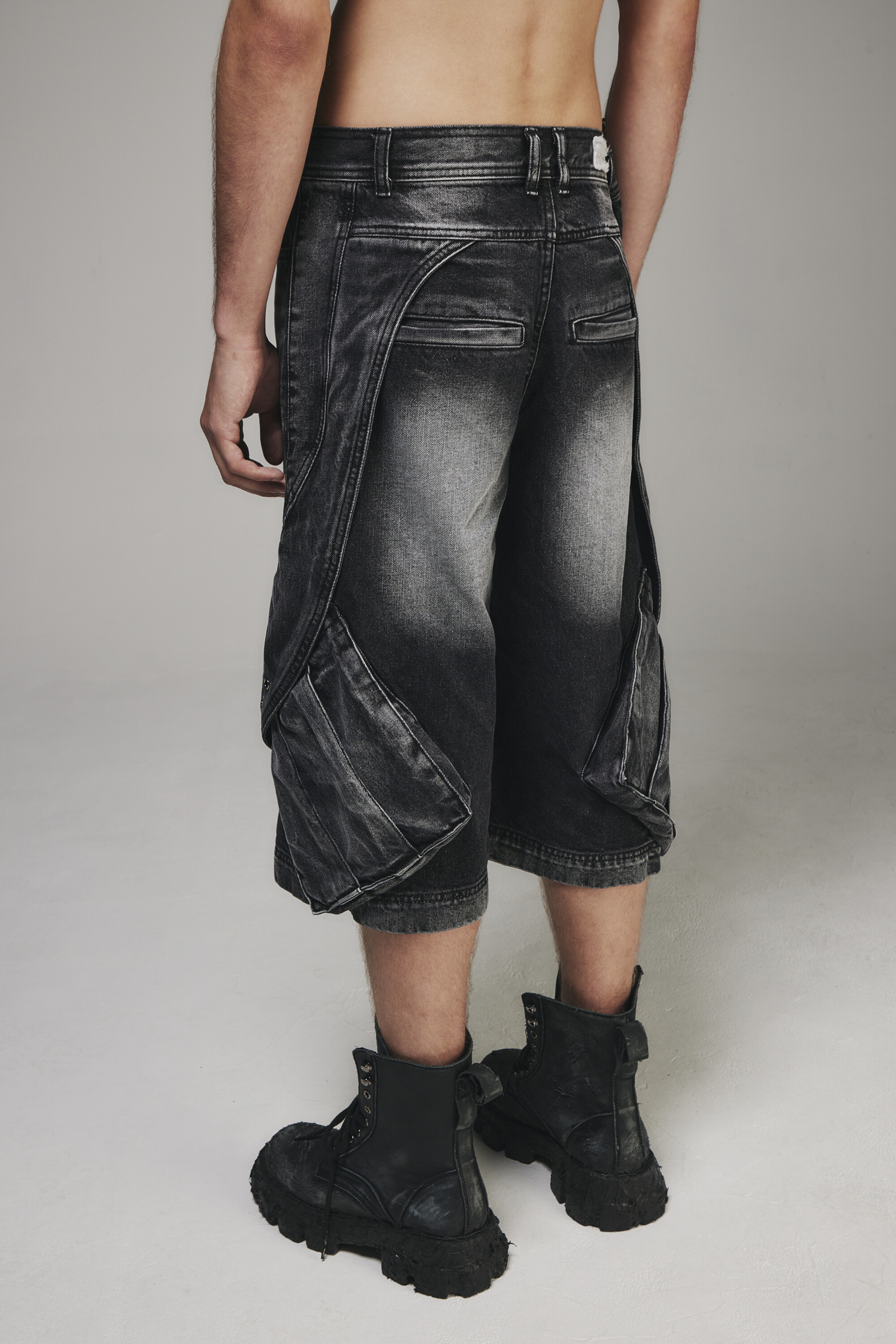 BLUER】CURVED COVER CARGO BERMUDA DENIM PANTS BLACK