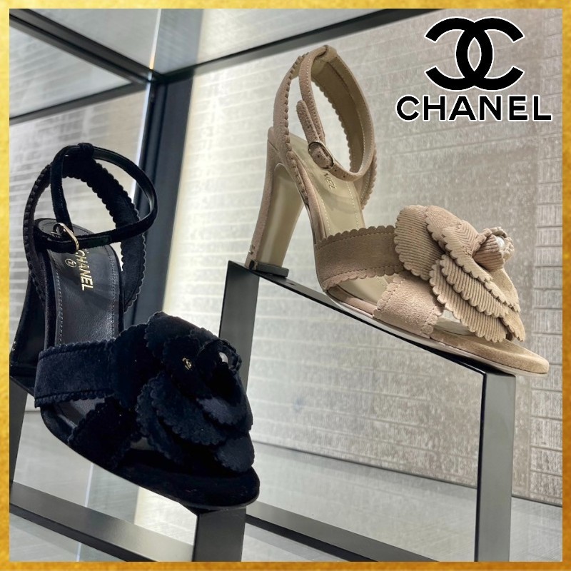 【スタイルを格上げする一足】CHANEL CCロゴ カメリア サンダル