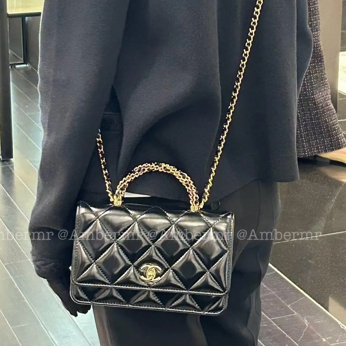24B CHANEL CCロゴ ねじれハンドル チェーンウォレット