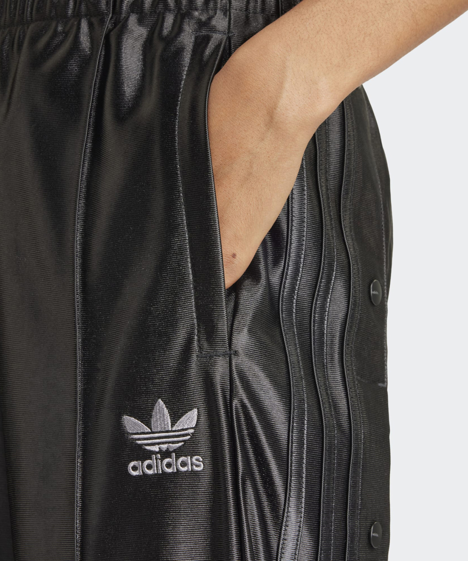 【ADIDAS】CS OS ADIBREAK BLACK トラックパンツ IT9770 ADIDAS】CS OS ADIBREAK BLACK トラックパンツ IT9770 (adidas