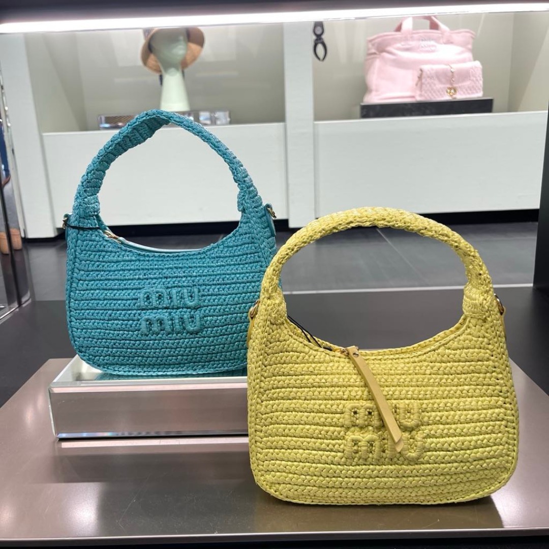 お買い得！！★ ミュウミュウ ★ クロシェ ホーボーバッグ