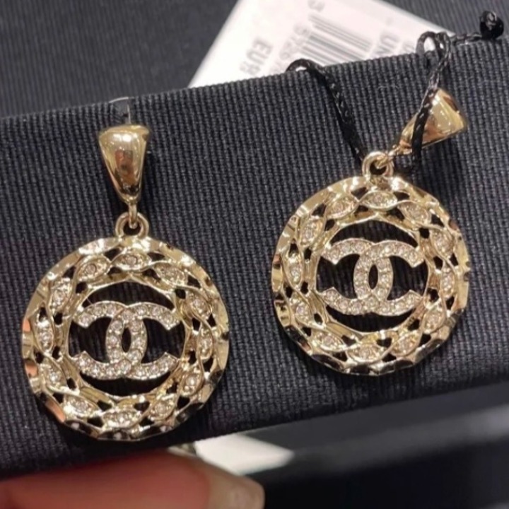 《お顔周りが華やかに★》CHANEL ピアス
