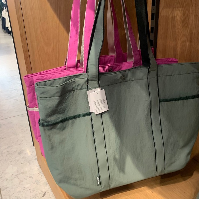 lululemon トートバッグ シンプル 撥水 マルチユース デイリー デイリーマルチポケット キャンバストートバッグ 20L *ロゴ