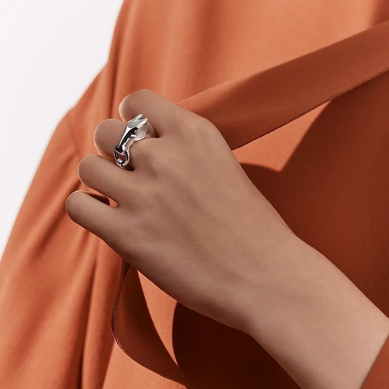 シンプルで上品、馬デザイン【HERMES】リング《ギャロップ》PM