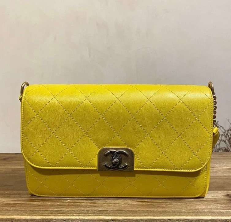 VINTAGE シャネル フラップバッグ カーフスキン イエロー