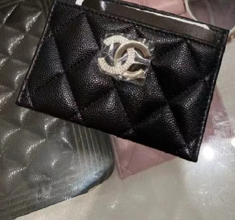 CHANEL《シックカラーとロゴが人気》シャネル カードケース
