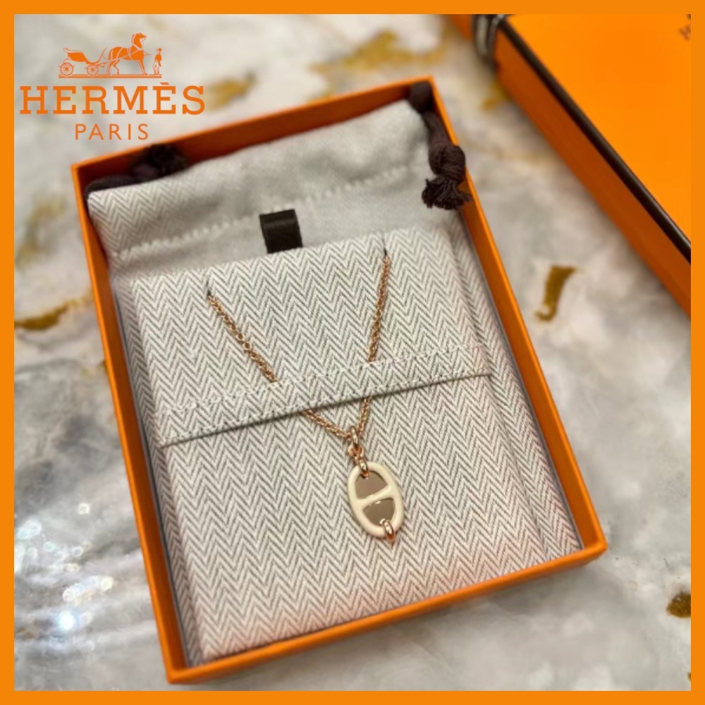 【上品で首元を美しく魅せる】HERMES ペンダント