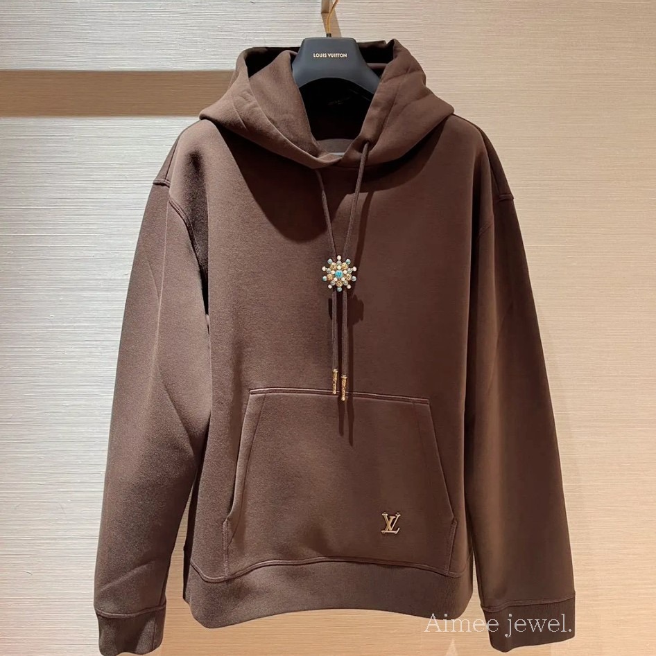 ラフに決まる【LouisVuitton】エンベリッシュドコットンフーディ