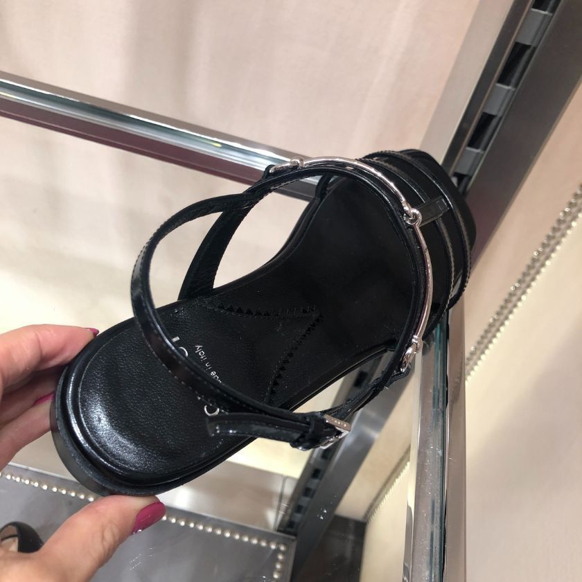 6万取引突破★UPS速達便利用！【GUCCI】DIVINE_ミュール 6万取引突破☆UPS速達便利用！【GUCCI】DIVINE_ミュール
