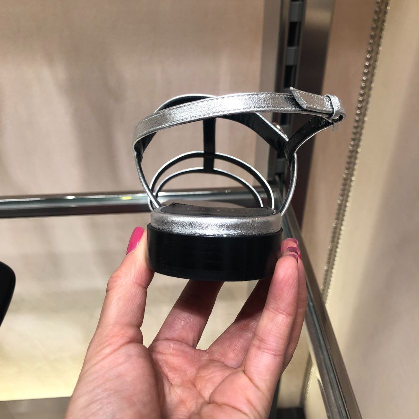 6万取引突破★UPS速達便利用！【GUCCI】DIVINE_ミュール 6万取引突破☆UPS速達便利用！【GUCCI】DIVINE_ミュール