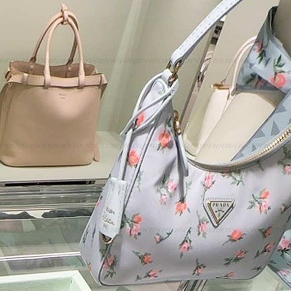 ∞直営買付∞プラダ□ロマンティックな花柄 Re-Nylon ミニバッグ