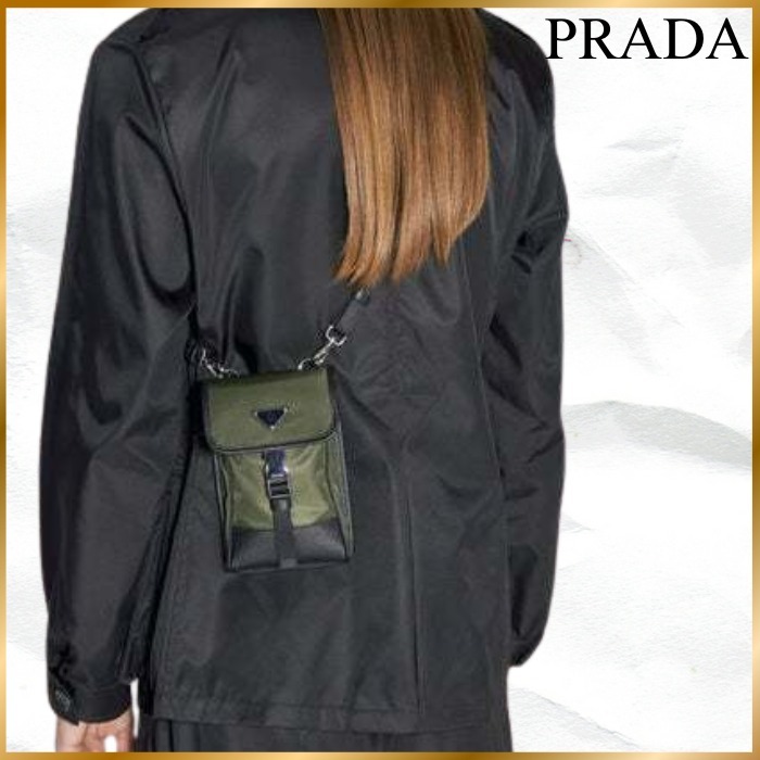 ♦PRADA♦リナイロンとレザーのスマホホルダー