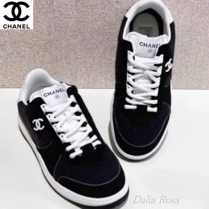 モノトーンでコーデに合わせやすい♡【CHANEL】スニーカー