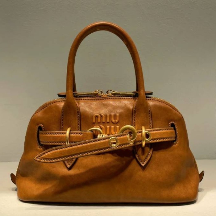 《エレガントなデザイン》【miumiu】ナッパレザーハンドルバッグ