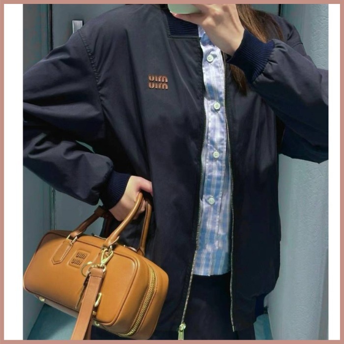 《洗練されたスタイル》【miumiu】ボンバージャケット