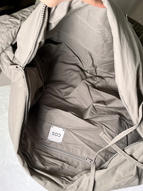 COS” CANOPY オーバーサイズナイロンクロスボディBAG (COS