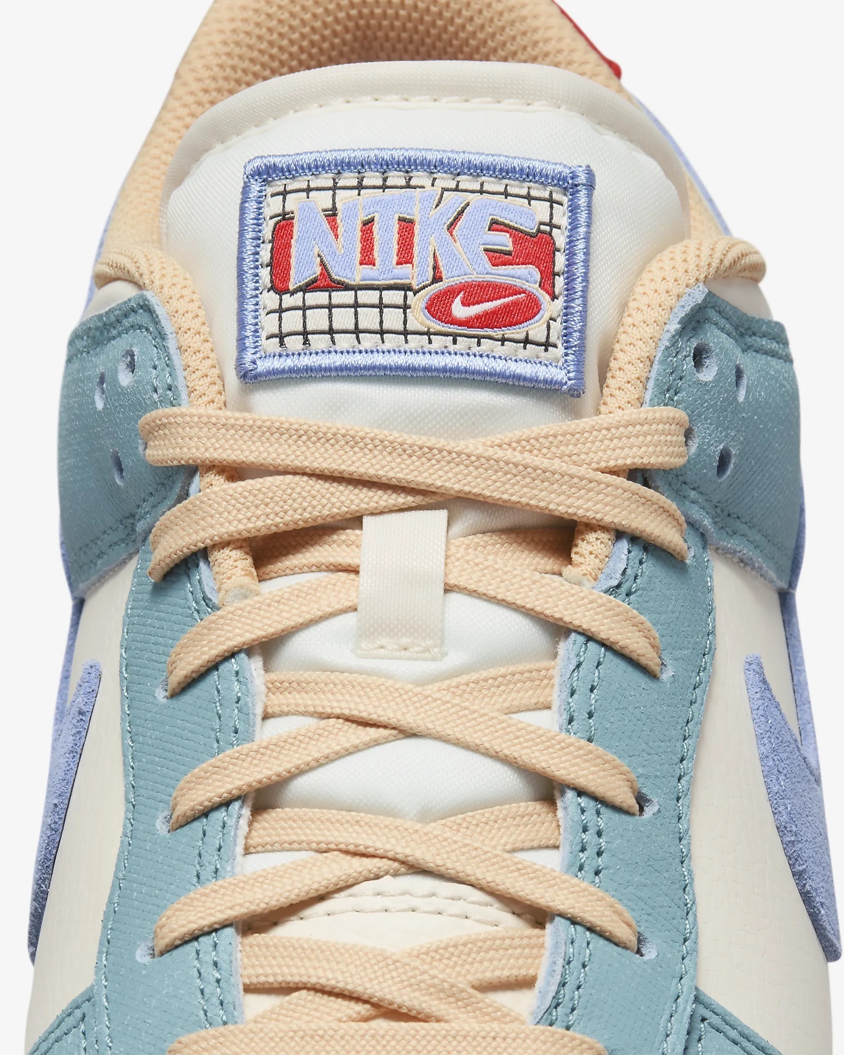 ★NIKE★デニム ターコイズカラーが特徴的なダンクロー ☆NIKE☆デニム ターコイズカラーが特徴的なダンクロー